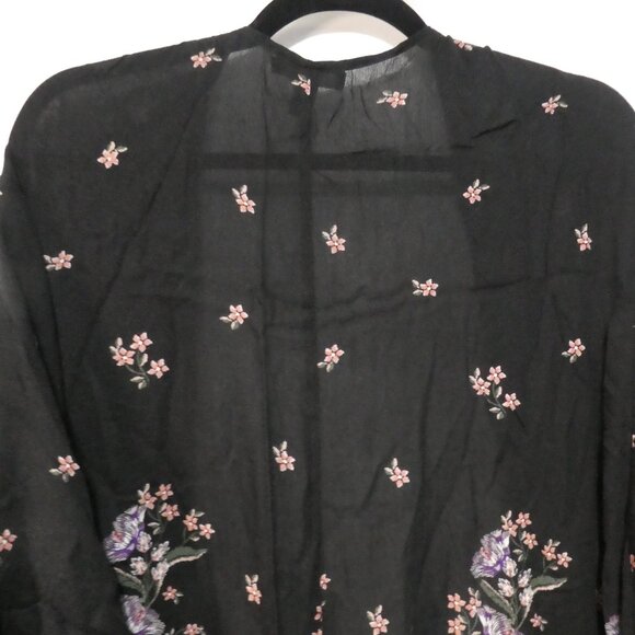 TORRID | 1/2 | Floral Open Front Kimono Jacket - Picture 10 of 16